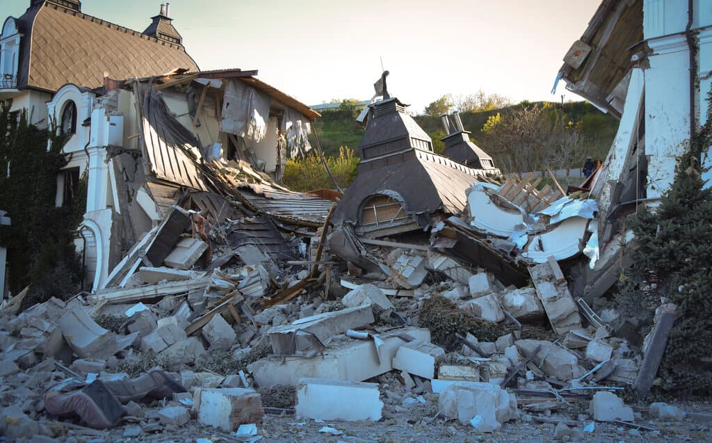 Zelensky confirma la muerte de 60 personas en el bombardeo ruso a una escuela en Ucrania