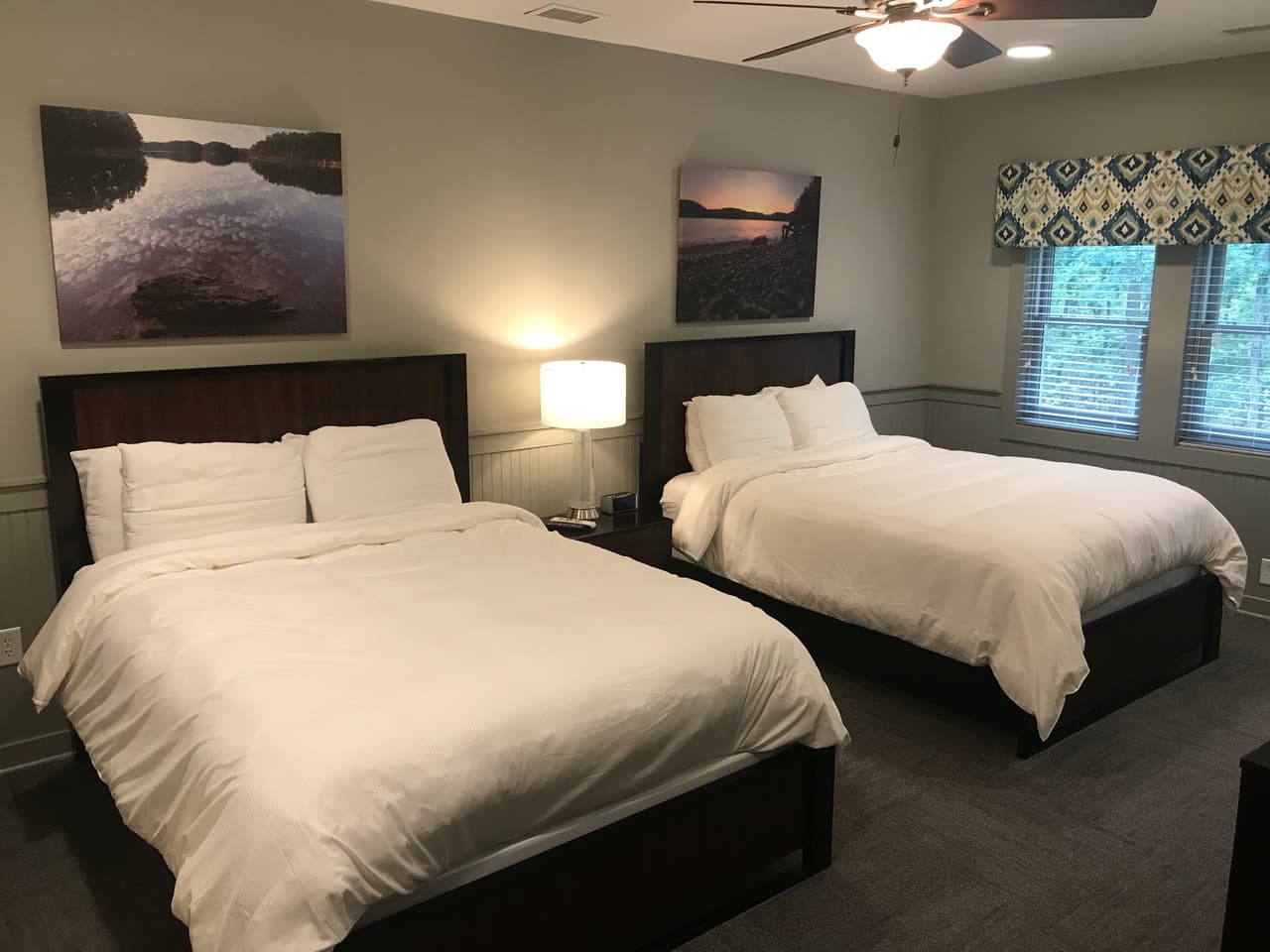 <b>Cloudland Canyon (Rising Fawn)</b>
<br>
<b>Sitio web:</b> 
<a href="https://gastateparks.org/CloudlandCanyon">https://gastateparks.org/CloudlandCanyon</a> 
<br>
<b><a href="https://maps.app.goo.gl/QxHc7F8iZjm9u6Si9">Cómo llegar</a> </b>
<br>
<br>
<b><a href="https://www.univision.com/local/atlanta-wuvg/localisimo/cloudland-canyon-state-park-despedir-otono-2023-georgia-fotos">Los visitantes que busquen pasar la noche en 16 cabañas cómodas</a></b> y totalmente equipadas.