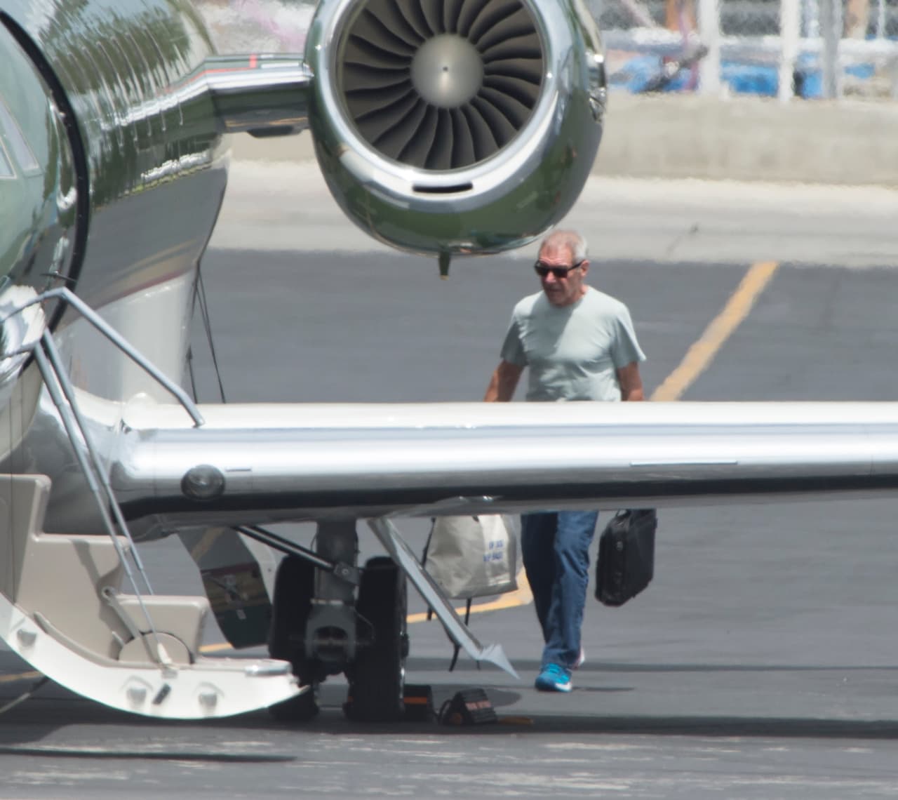 El actor de 72 años voló por un par de horas junto a un amigo.