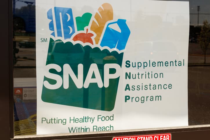 El gobierno aprueba el mayor aumento en la historia del programa de cupones alimenticios SNAP