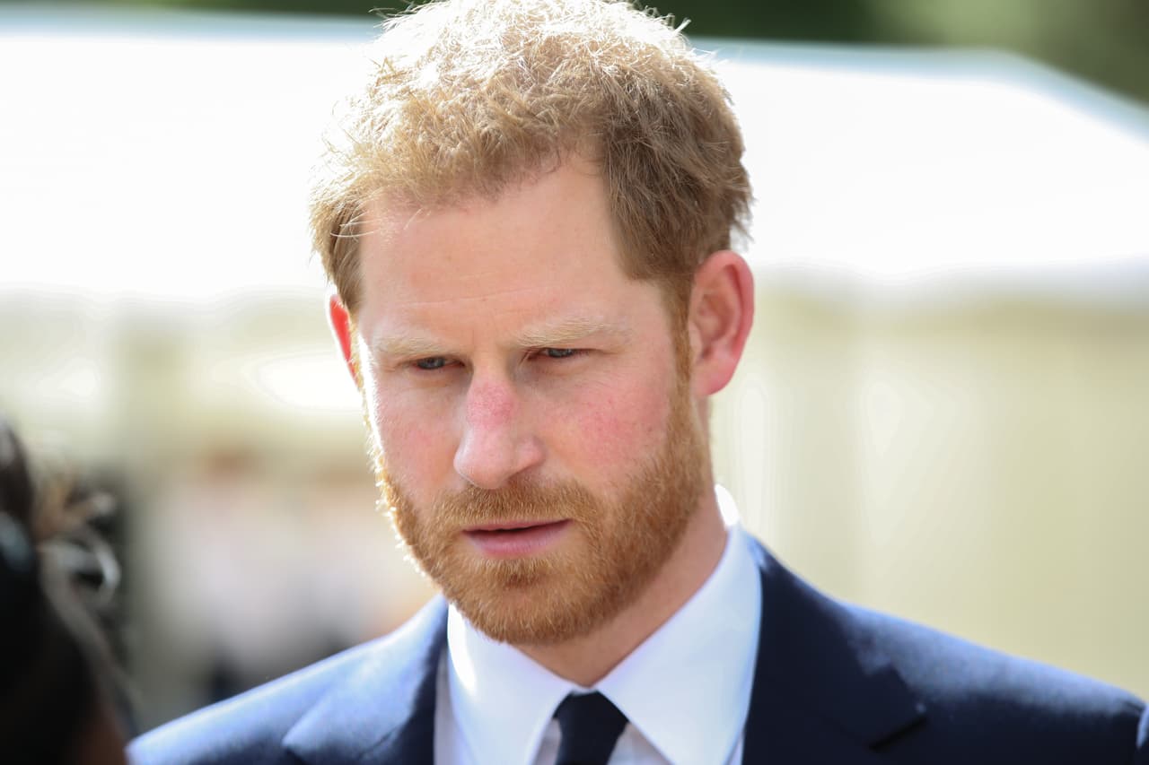 "El Reino Unido es mi casa y el lugar que amo. Eso nunca va cambiar. Crecí recibiendo el apoyo de muchos de ustedes y vi como recibieron a Meghan (Markle) con los brazos abiertos, mientras celebraban que había encontrado 
<b>el amor y la alegría que había añorado toda mi vida</b>", agregó el papá de Archie Harrison.