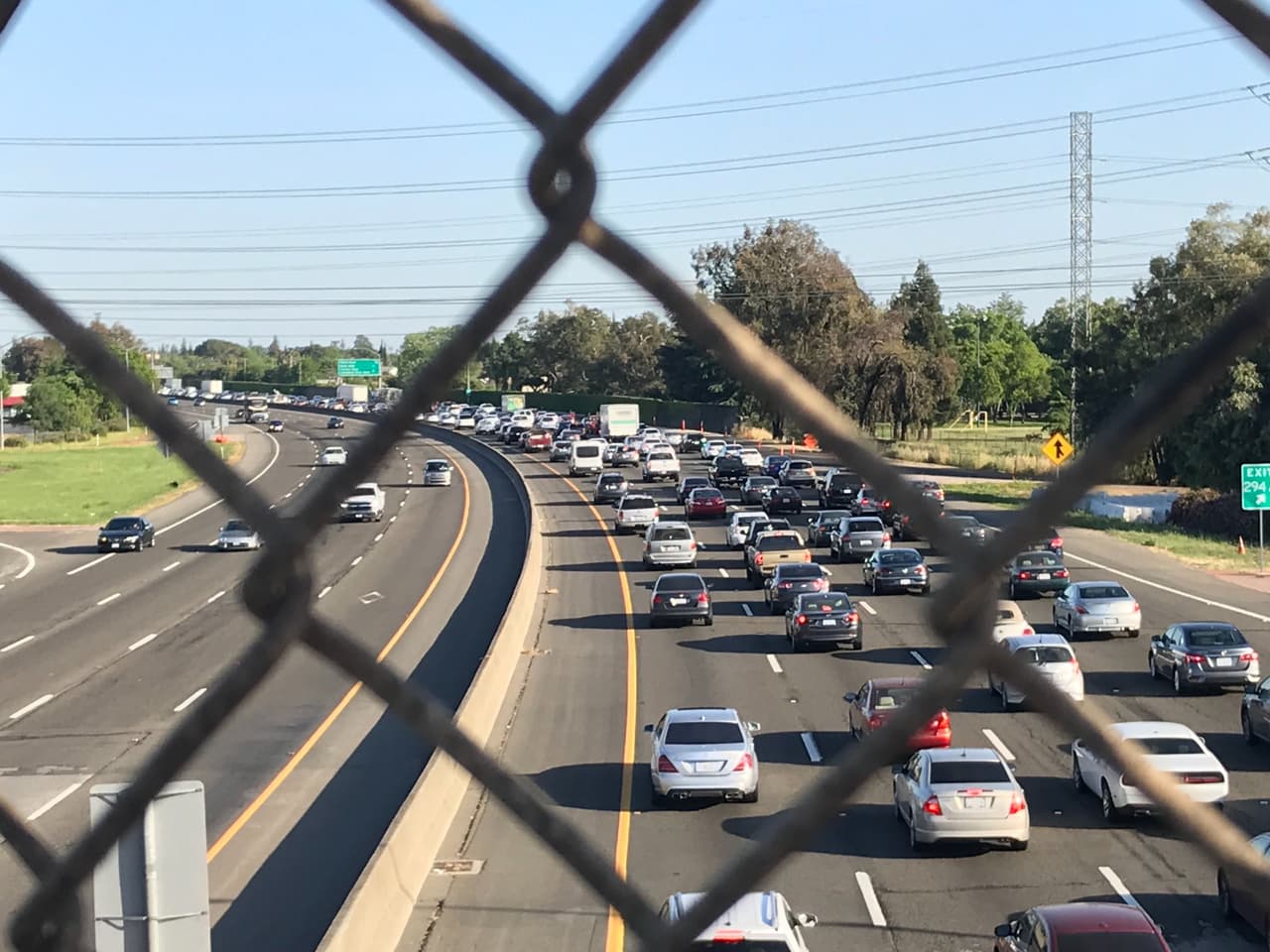 Actividad policial causó el cierre de una sección de la autopista 99 por varias horas