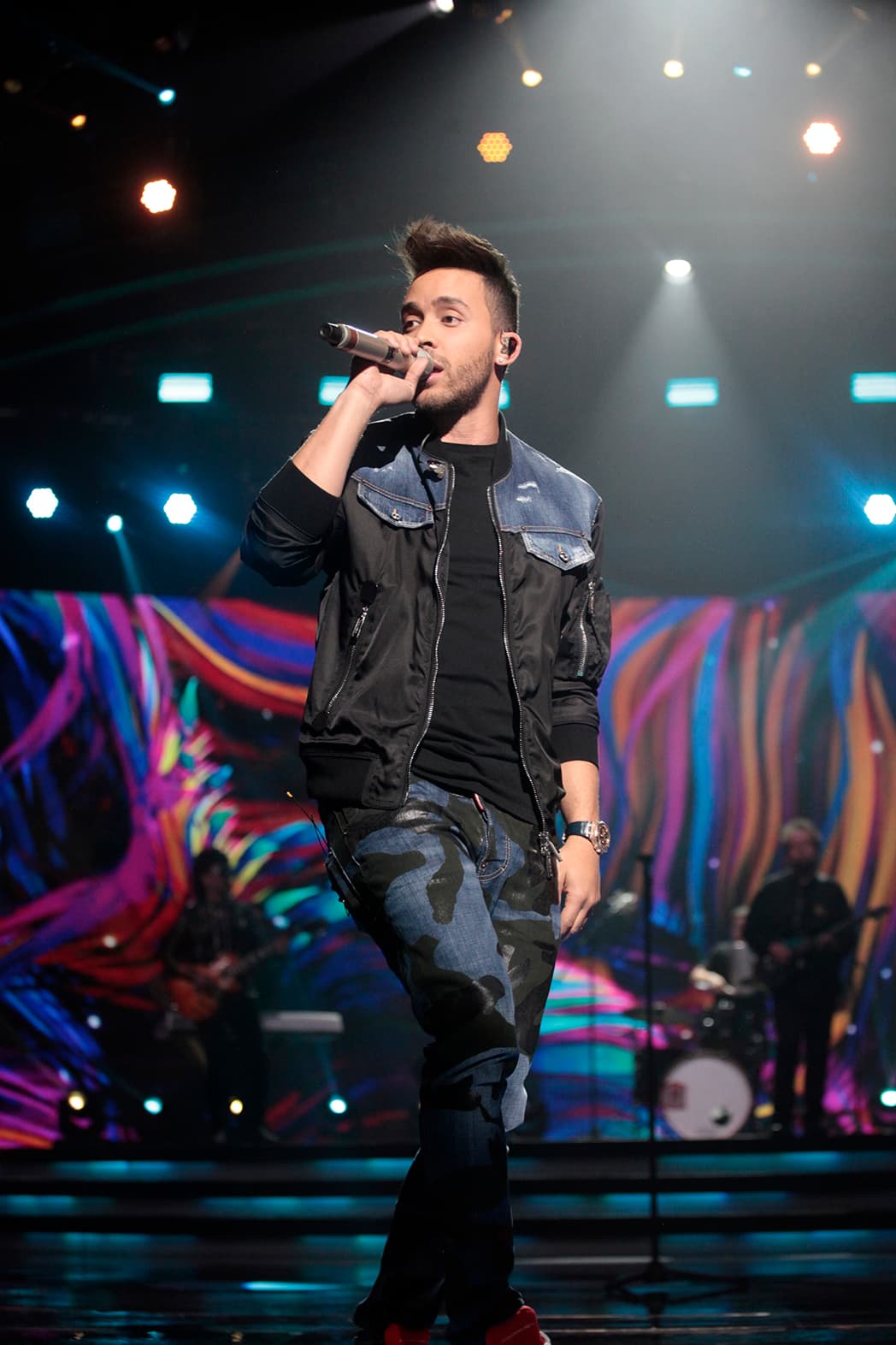 Las primeras notas sonaron y todos en el foro comenzaron a bailar.