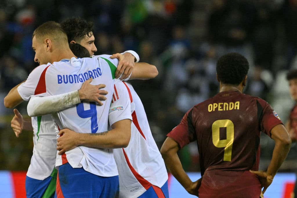 ¡Italia sella pasaporte a Cuartos de Final!