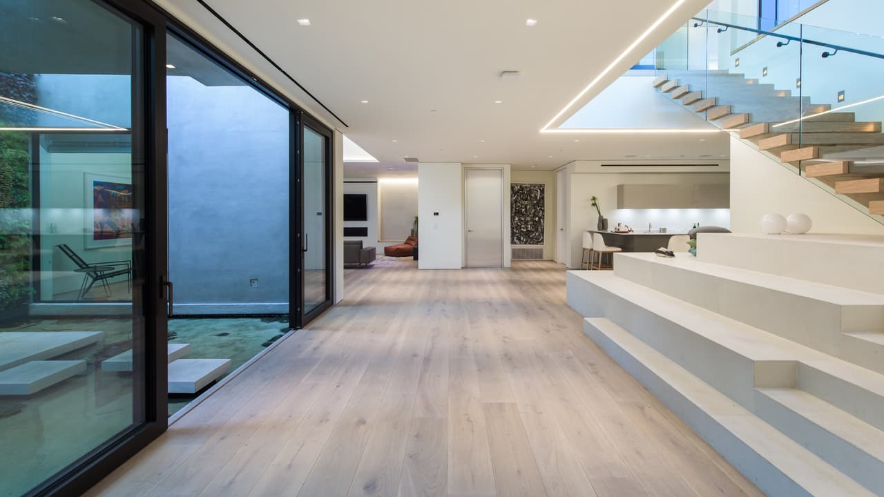 Según las fuentes consultadas por TMZ, 
<b>Michelle Obama ya recorrió la casa esta semana</b> y, por cuestiones de privacidad, se apagaron todas las cámaras de seguridad.
<br>