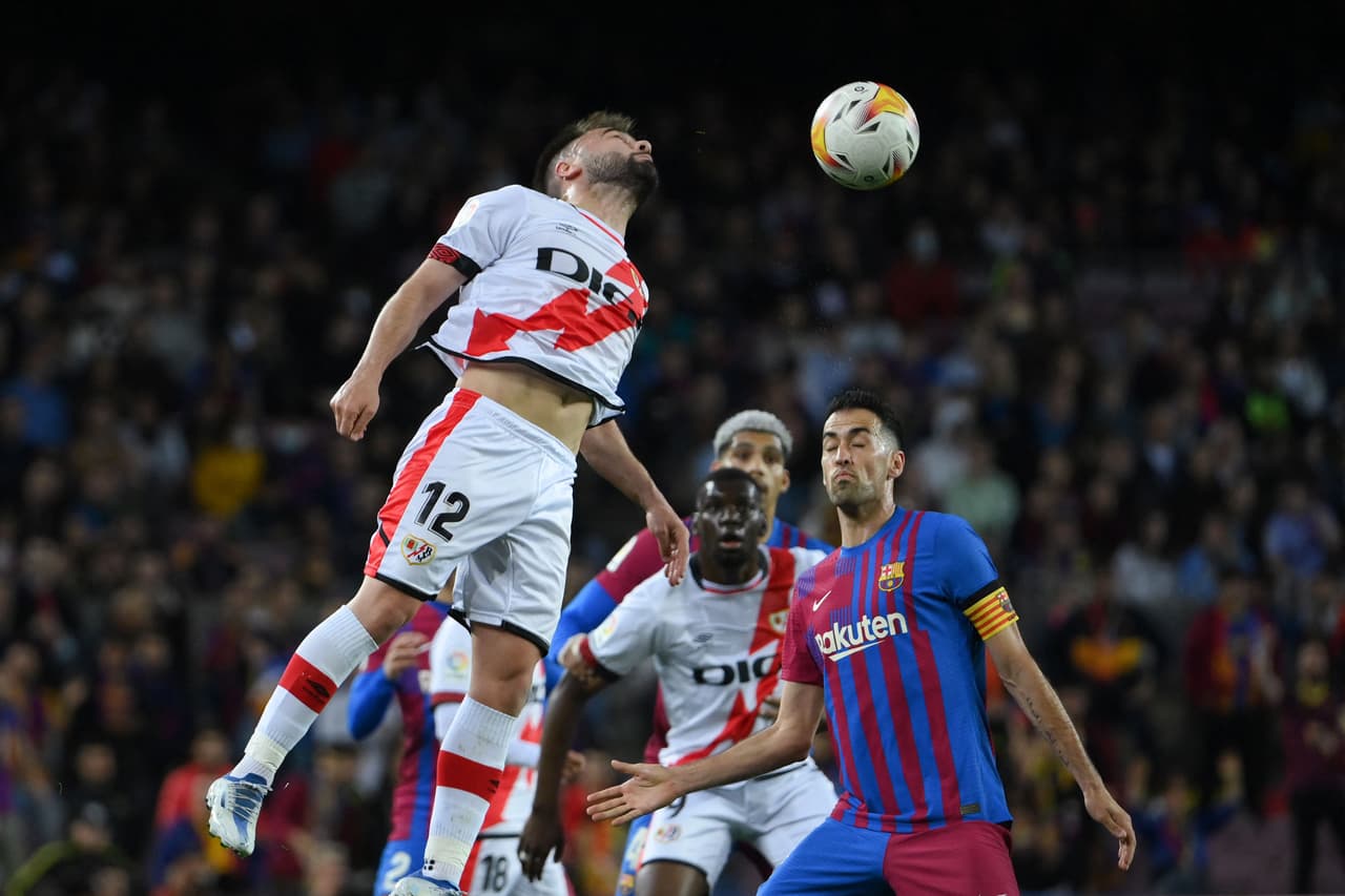 Un gol de Álvaro García al inicio del partido fue suficiente para el triunfo del Rayo Vallecano en Camp Nou ante el Barcelona que encamina el alirón del Real Madrid en LaLiga de España.