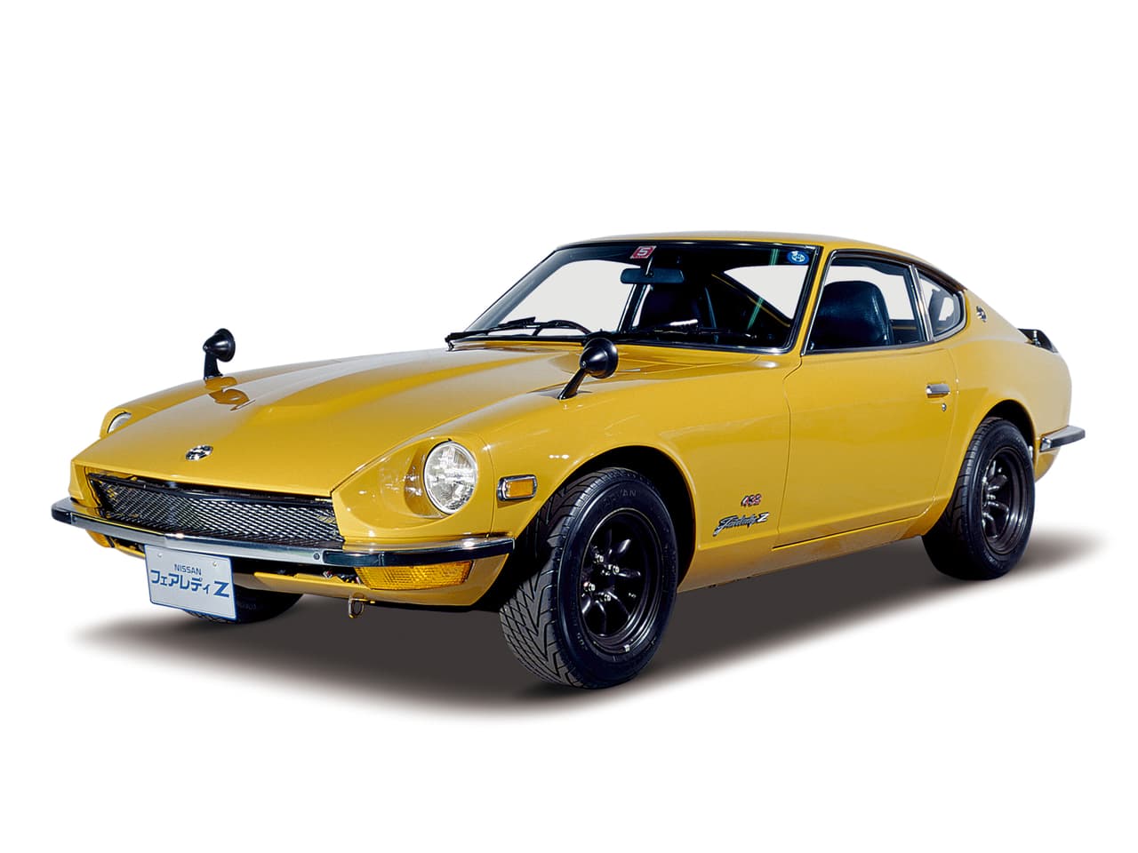 El Datsun 240Z 1969, conocido en Japón como el Nissan Fairlaidy Z, fue el reemplazo de una serie de populares roadsters que Nissan construyó en los años 60 para competir con los convertibles deportivos de Inglaterra e Italia. Nissan buscó diseñar un GT con sabor internacional fue un home-run con las bases llenas siendo el primero de una línea que perdura hasta nuestros días.