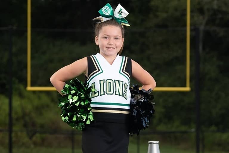 Los bomberos dijeron que la madre de los niños logró escapar y que aunque los equipos trataron de entrar, las llamas se lo impidieron.