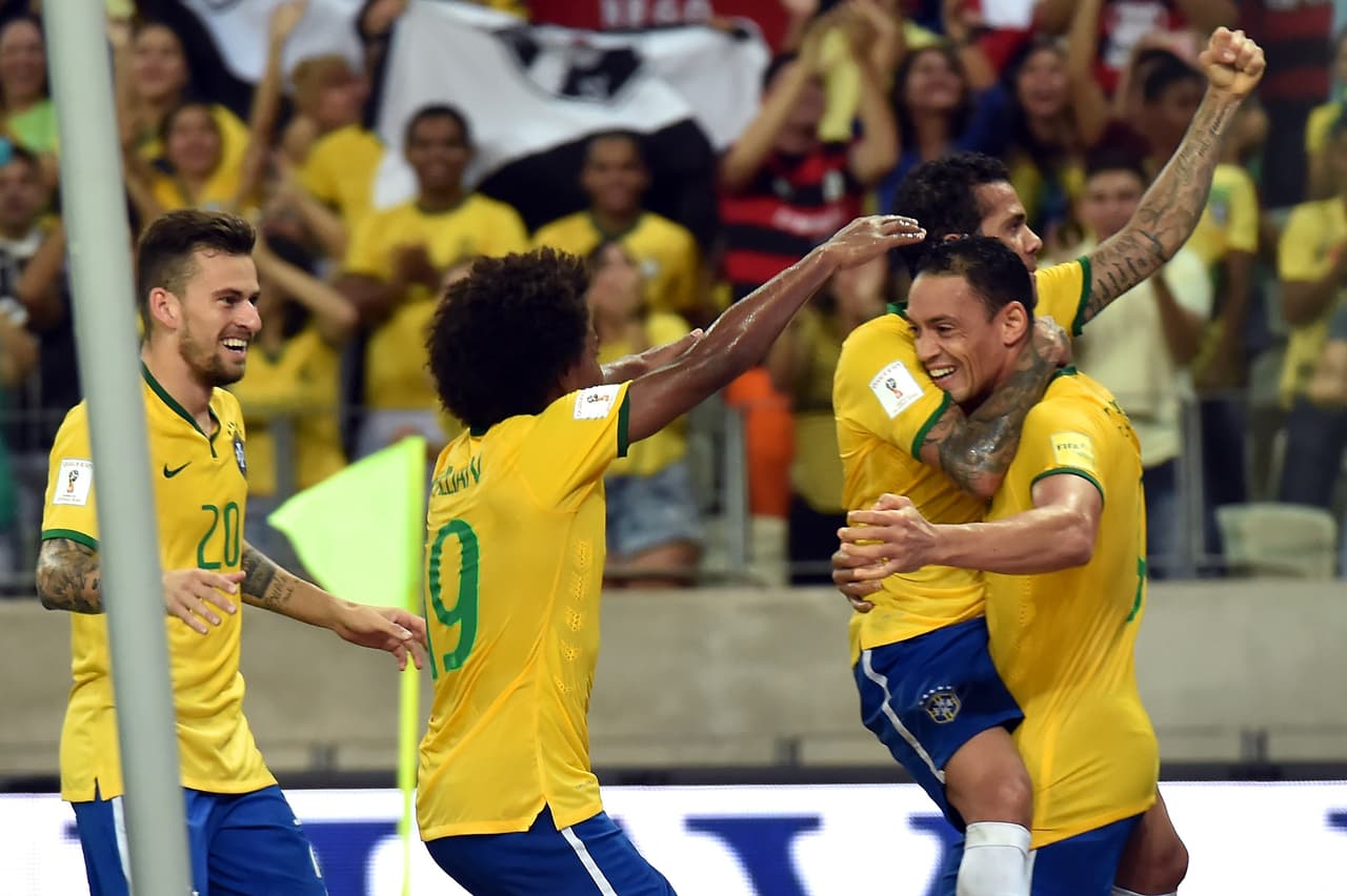 Brasil 3-1 Venezuela: La 'canarinha' triunfa en casa ante Venezuela