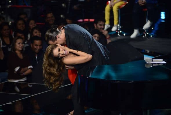 ¿Espinoza o Cristian? Ambos cantantes trataron de explicar cómo se seduce a una dama y dieron tremenda clase de consejos, los cuales aplicaron con la bella Galilea Montijo.