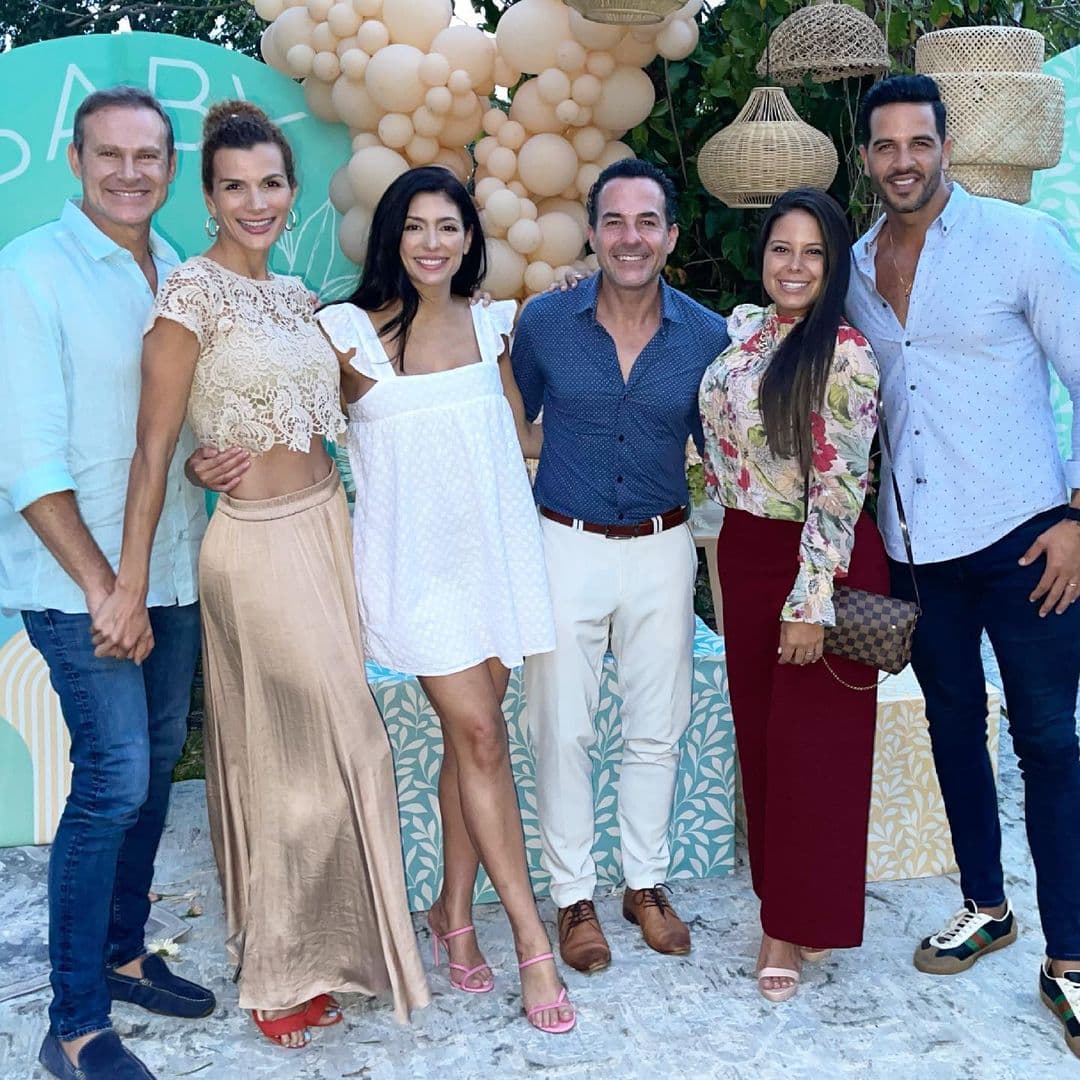 La madre de dos de los hijos de Alan Tacher no dudó en responder y aunque de momento apuntó que no estaba enterada dejó claro que espera con ilusión la noticia, igual que los fans de Carlos.