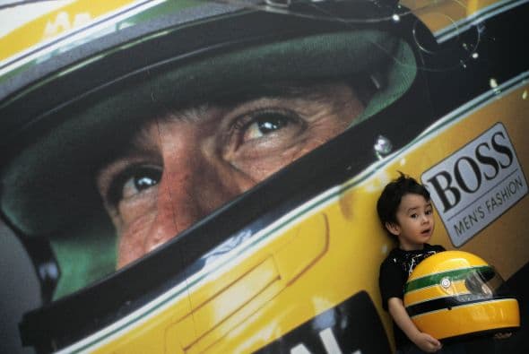 “Correr, competir, lo llevo en la sangre, es parte de mí, es parte de mi vida”. De esta manera se definió Ayrton Senna, una leyenda que a 25 años de su partida se mantiene más viva que nunca.