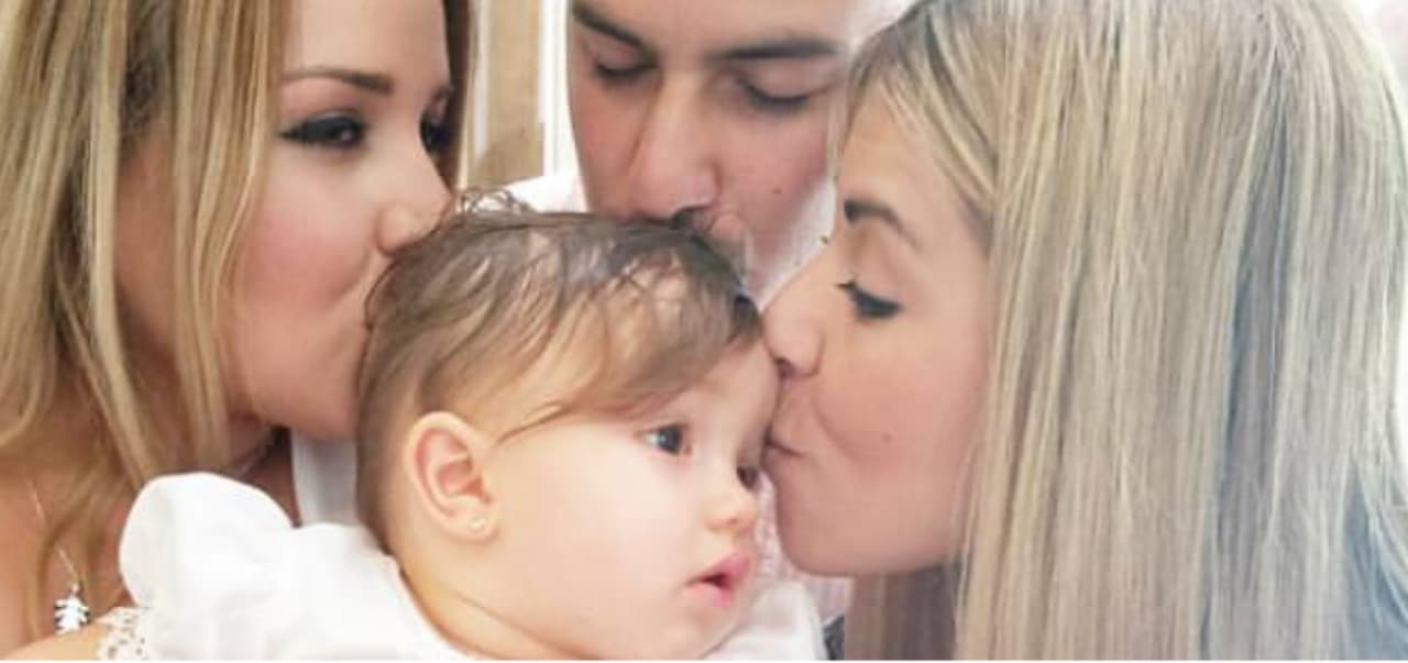 Gredmarie compartió las fotos del momento en que su adorada Kami Kami fue bautizada, por el hermano de su abuelo, quien además la bautizó a ella hace 27 años.