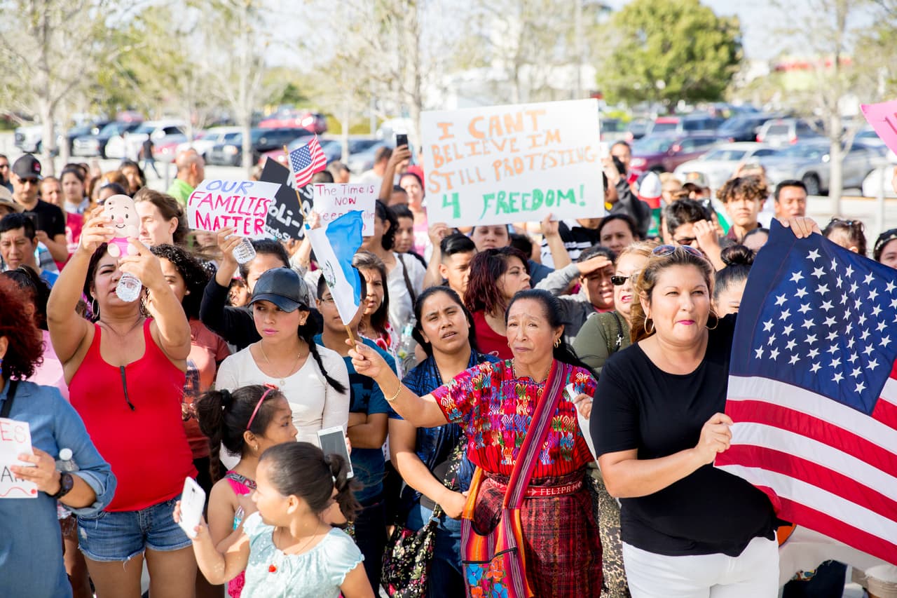 Los habitantes hispanos de la ciudad agrícola de Homestead, al sur de la Florida, protagonizaron una concurrida marcha. Carteles y consignas a favor de los derechos de los inmigrantes acompañaron a los manifestantes.