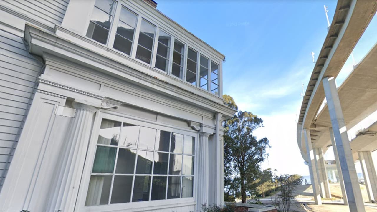 Pasó su tiempo entre Nimitz House y una casa en las colinas de Berkeley, disfrutando de su jubilación y la tranquilidad que ofrecía.