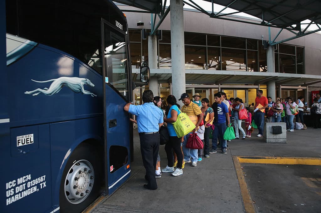 Una línea de autobuses brinda boletos gratuitos para que jóvenes y niños fugitivos puedan regresar a casa
