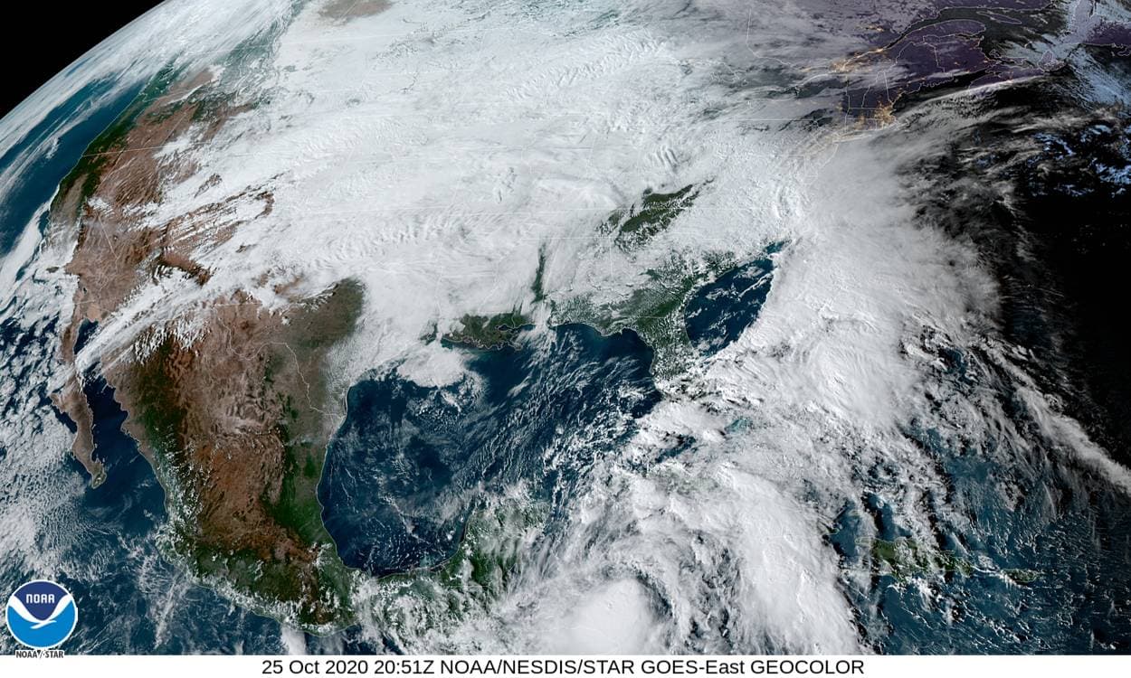 Tormenta Zeta pasa a convertirse en huracán con vientos sostenidos de 80 mph