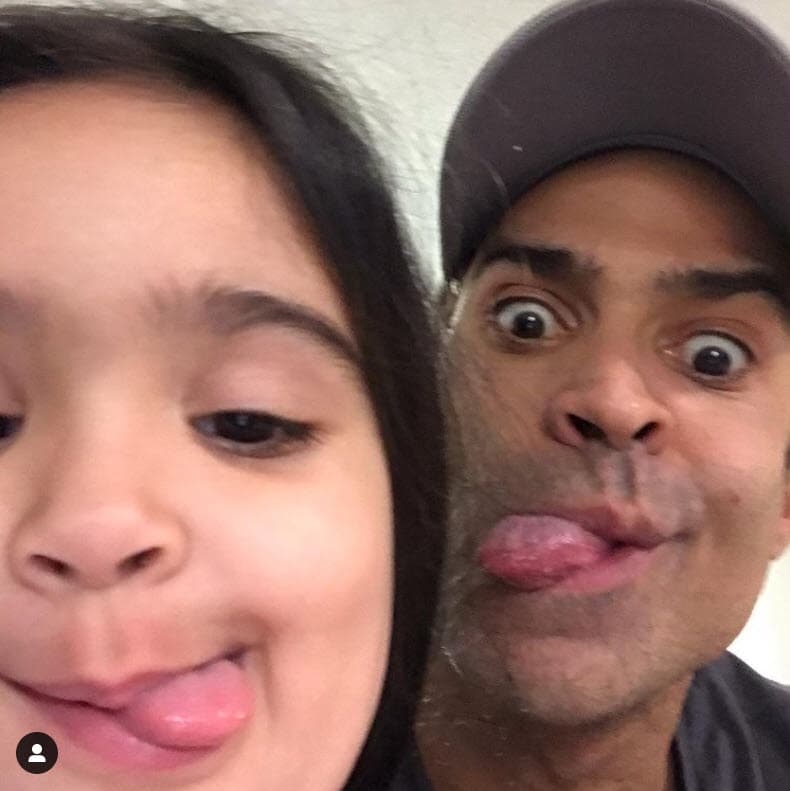 "Por nuestra hija llevamos una 
<b>relación muy cordial, sin guerras</b>, estamos enfocados en la nena, en su educación, en sus gastos y nos ayudamos para que no le falte nada porque la realidad es que toda la vida vamos a ser una familia", dijo el dominicano a TVNotas en julio de 2021.
<br>