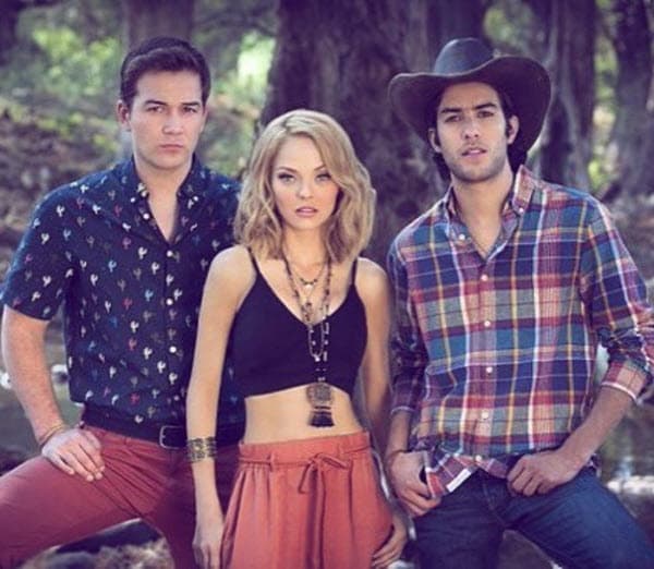 Dos hombres pelearán por su amor, aunque ella solo está enamorada de uno.