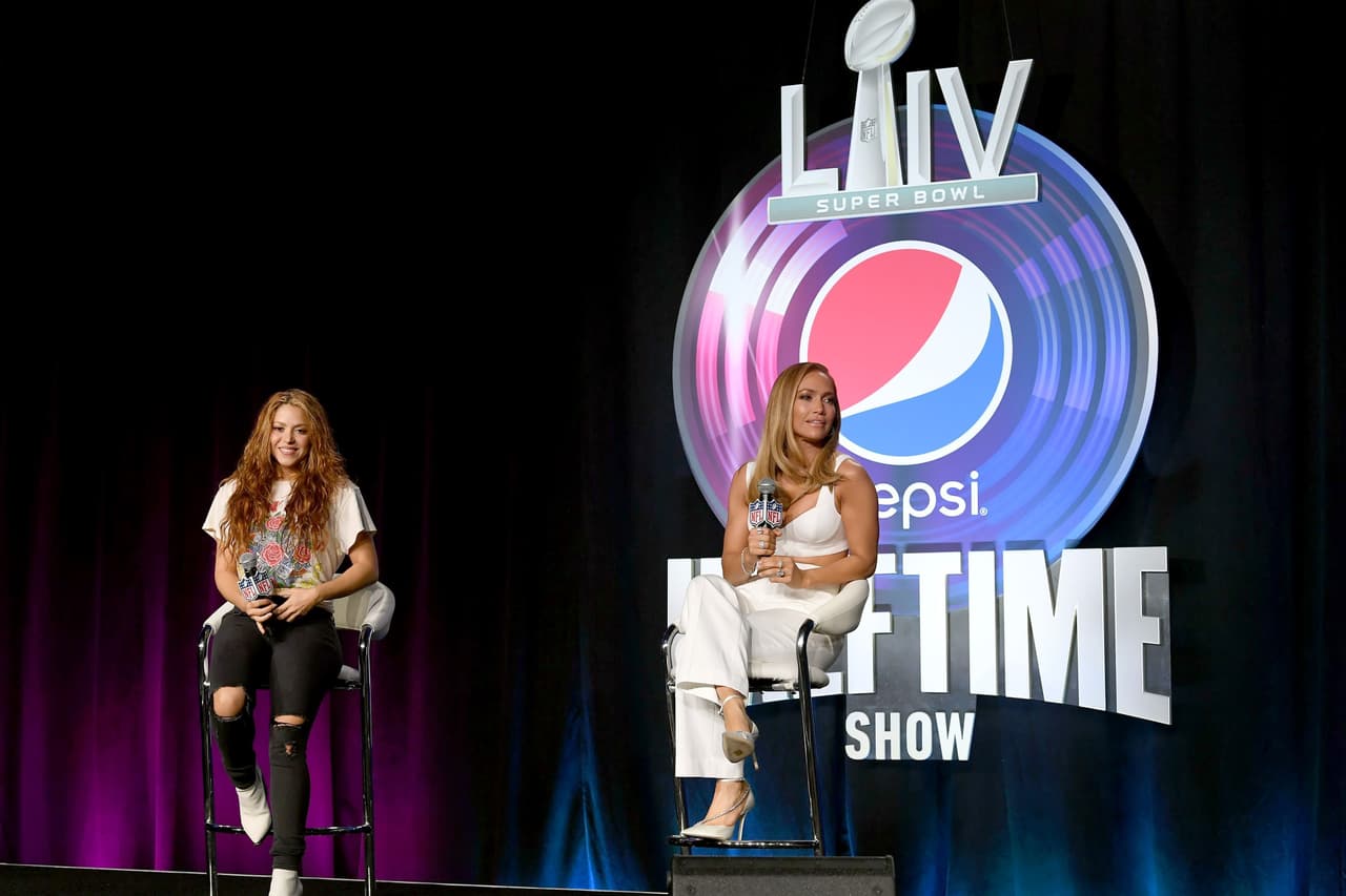 Ambas 
<b><a href="https://www.univision.com/famosos/todo-lo-que-sabemos-del-show-de-jennifer-lopez-y-shakira-en-el-super-bowl-liv-y-las-sorpresas-fotos">mantuvieron en secreto</a></b> las canciones que interpretarían, pistas sobre su vestuario, información sobre las coreografías y cualquier otro dato que le adelantara a los fans sobre lo que verían en el escenario.