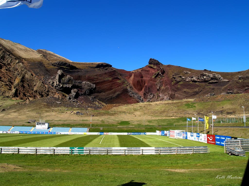 <b>Hásteinsvöllur (Islandia)</b>
<br>El ambiente luce espectacular, es idóneo para la práctica del deporte y tan solo de mirarlo otorga tranquilidad a la vista.
