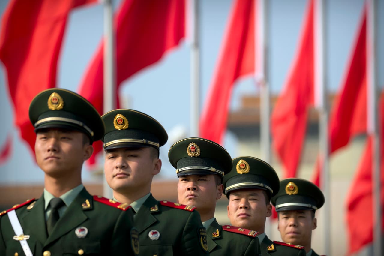 No obstante, su influencia dentro del terreno económico internacional será cada vez más fuerte y aprovechando el vacío político que la administración norteamericana ha dejado en muchos países en vías de desarrollo, los chinos y los rusos intentan ocupar el lugar que antes pertenecía a Estados Unidos, de ahí el aumento del comercio con Venezuela, Cuba, México, Ecuador y muchos otros países de la región, al mismo tiempo que se extienden por toda la zona del Pacífico creando asociaciones comerciales fuertes con países como Vietnam y Corea.