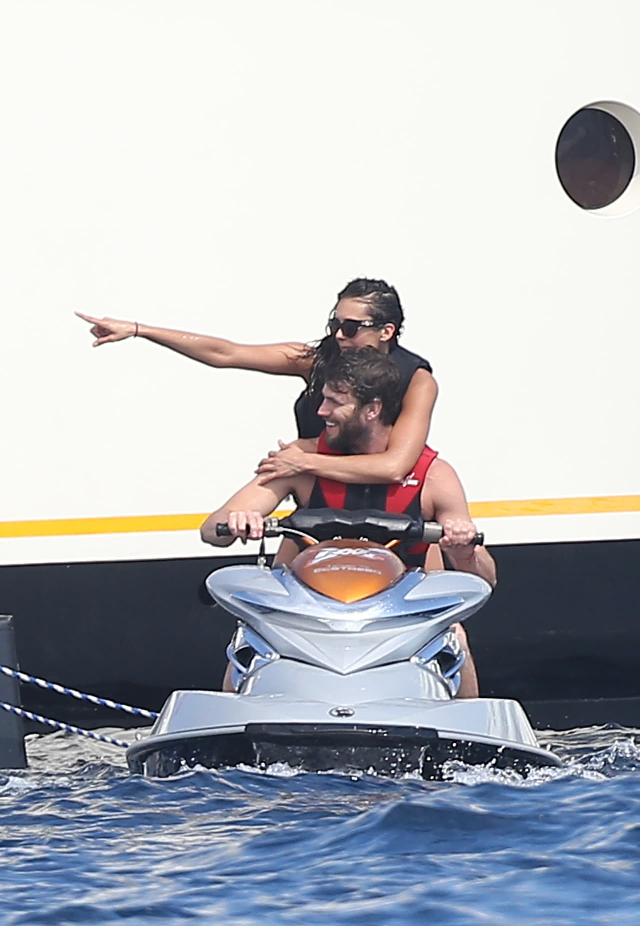 La pareja ya tiene varios días en St Tropez y todo lo que han hecho ha sido captado por los paparazzi.