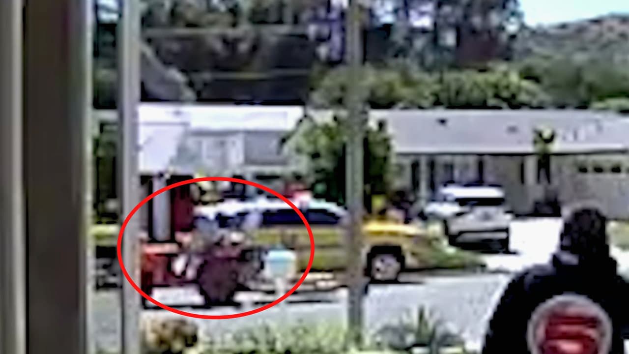 Incendio en Simi Valley amenaza Los Ángeles: Video capta tractor que habría desatado el fuego al golpear una piedra