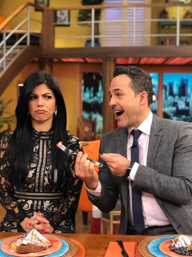 ¿Un bocado más? Creemos que la guapa actriz ya había comido demasiado.