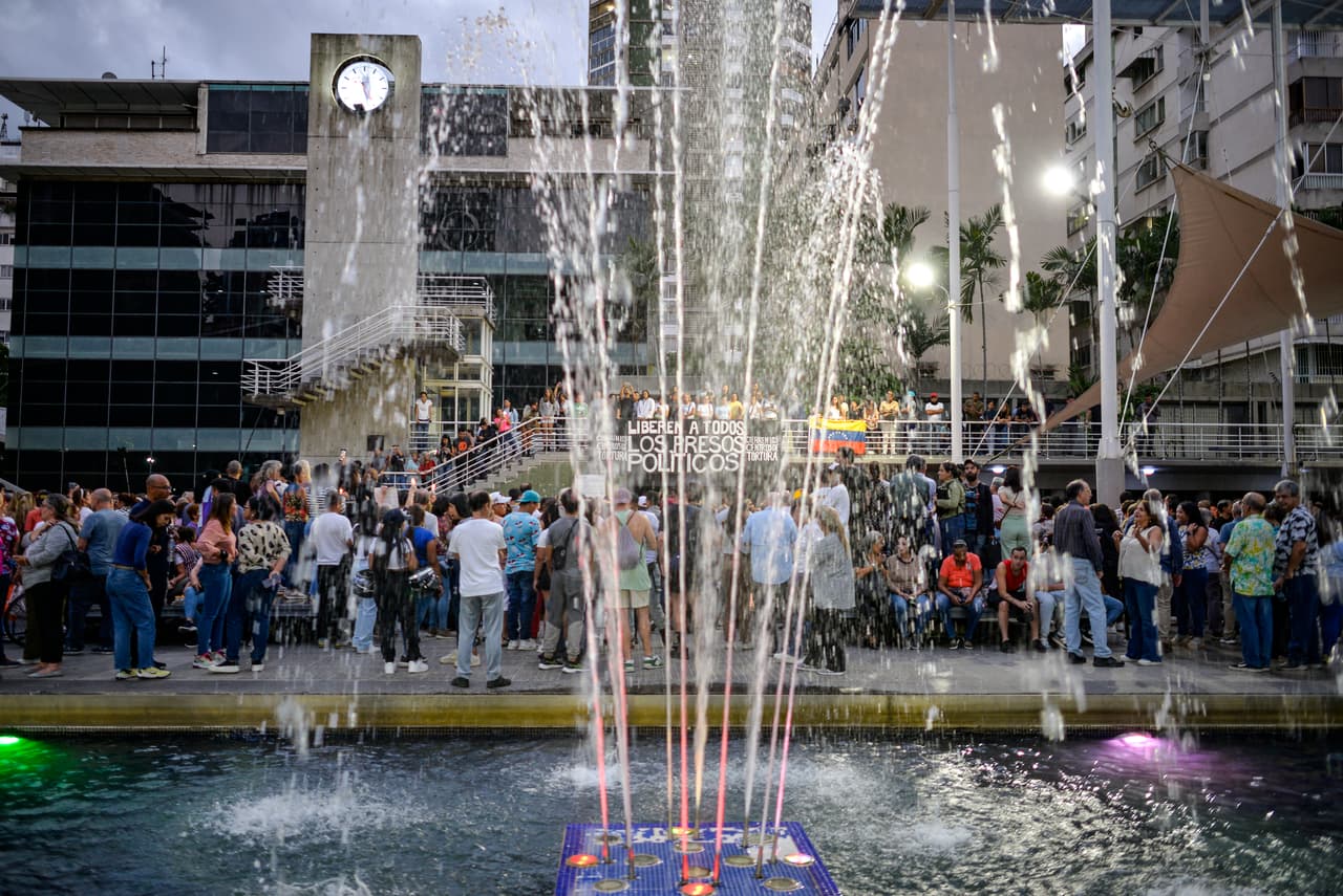 La vigilia por la libertad de los presos políticos se llevó a cabo en la plaza Los Palos Grandes, al este de Caracas.