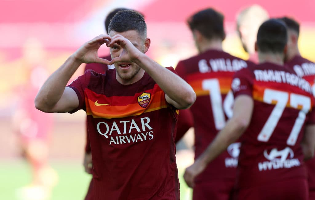 Roma golea al Udinese 3-0, donde el jugador francés Jordan Veretout hizo doblete, mientras Pedro, ya en el 93, hizo el tercer gol que le dio la superioridad a 'La Loba' y ayuda a subir posición en la Serie A
