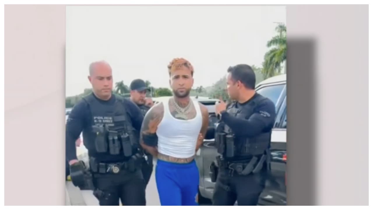 "Me sentí amenazado de muerte": acusan al rapero cubano Ovi de apuntar con un arma a un conductor en Miami
