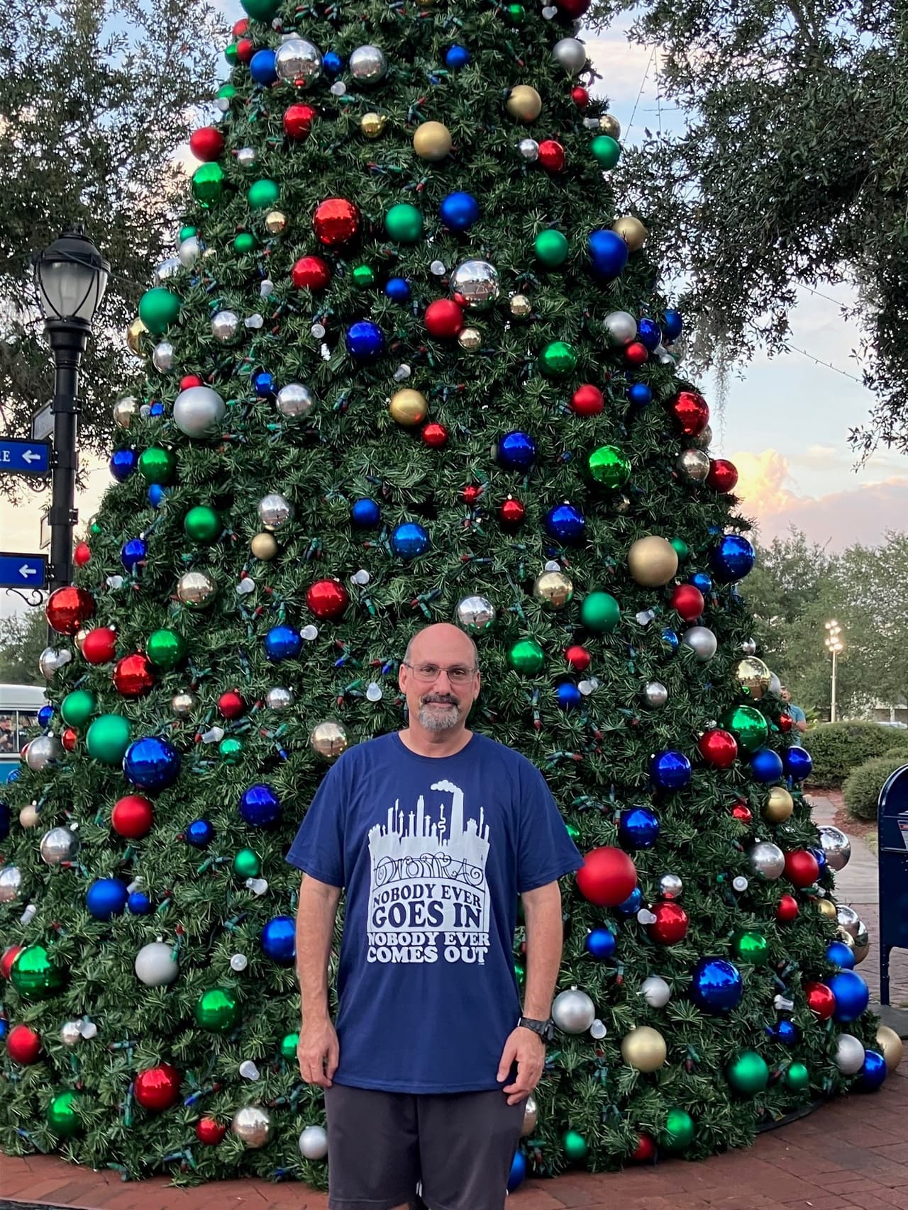 <h3 class="cms-H3-H3"><b>Condado Lake</b></h3>
<br>
<br>
<b>36th Annual Light-Up Eustis</b>
<br>
<b>Fecha:</b> 24 de noviembre
<br>
<b>Lugar:</b> Ferran Park. 250 Ferran Park Dr. Eustis, FL
<br>
<b>Sitio web</b>: 
<a href="https://www.eustis.org/Residents/Events/2023-Light-Up-Eustis">https://www.eustis.org/Residents/Events/2023-Light-Up-Eustis</a> 
<br>
<br>Disfruta de la ceremonia anual de iluminación del árbol navideño y de un evento con artesanos, comida, artesanías y más.