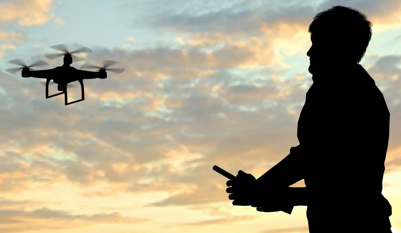 <u><b><h3 class="cms-h3-H3"><a href="http://www.legis.state.tx.us/tlodocs/85R/billtext/pdf/HB01424F.pdf#navpanes=0%20">Prohibiciones para el uso de drones</a></h3></b></u>
<br>Texas prohibió la operación de drones sobre correccionales, centros de detención y estadios deportivos de gran tamaño. Pueden ser volados en estos sitios si se tiene el permiso de una agencia del orden o del operador del centro deportivo.