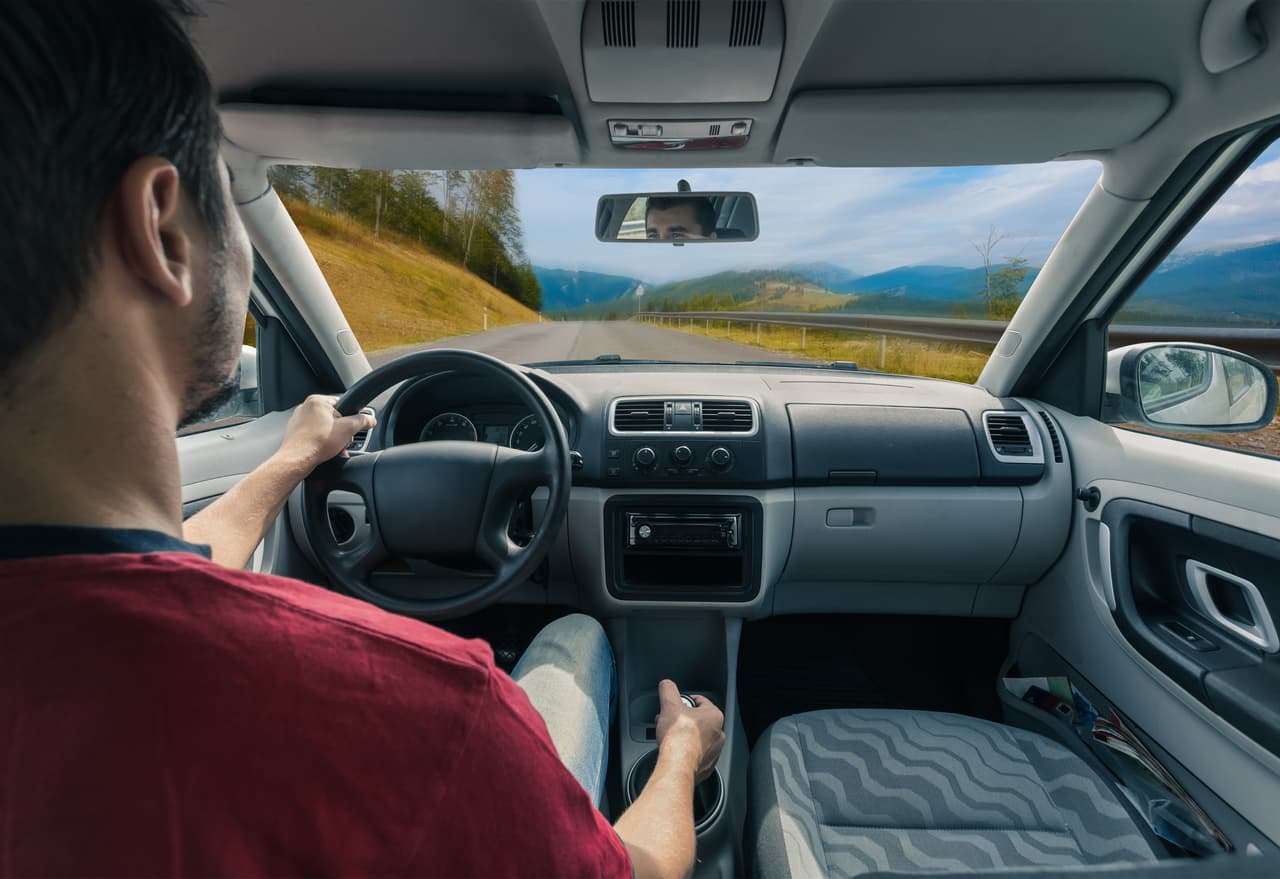 <b>Conocer el camino </b>
<br>Si se conduce por la misma ruta con frecuencia, permitirá planear el manejo. La información y familiaridad permite planificar la ruta y la forma de conducción, lo que se traduce en menor desgaste en diversos componentes y sistemas en el auto (incluyendo el sistema de frenos). Ej: ¿Para qué acelerar en un tramo que se sabe está en mal estado y habrá que aplicar el freno constantemente?