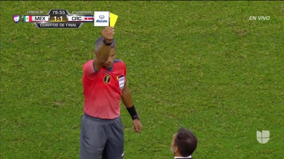 Tarjeta amarilla. El árbitro amonesta a ${PLAYER} de Costa Rica