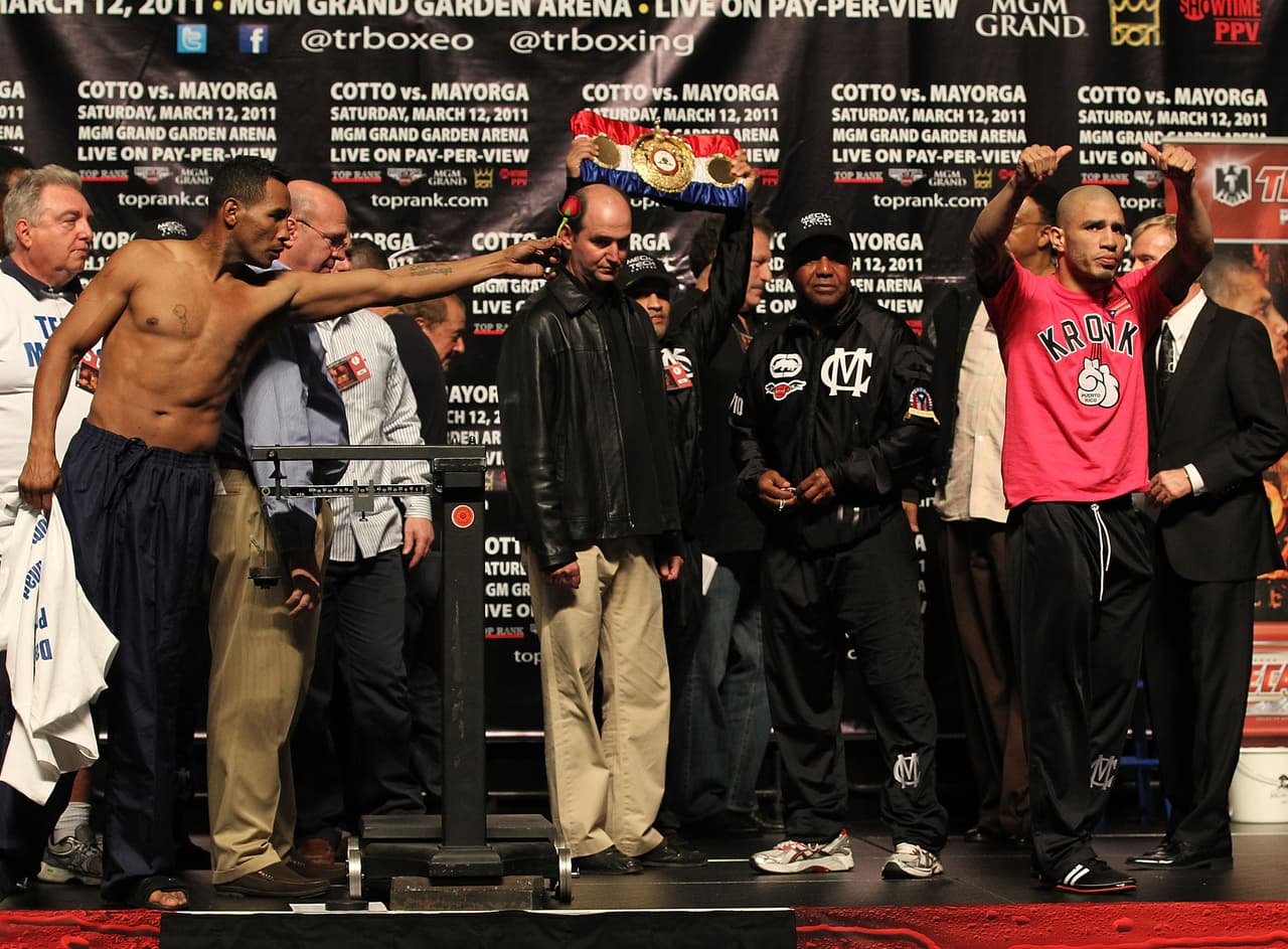 Mayorga la tomó contra el puertoriqueño Miguel Cotto y le dijo: "yo soy el hombre y tú la mujer (...) mira tu manita de mujer y mira la mía. El 12 de marzo todos los boricuas van a vestirse de negro".