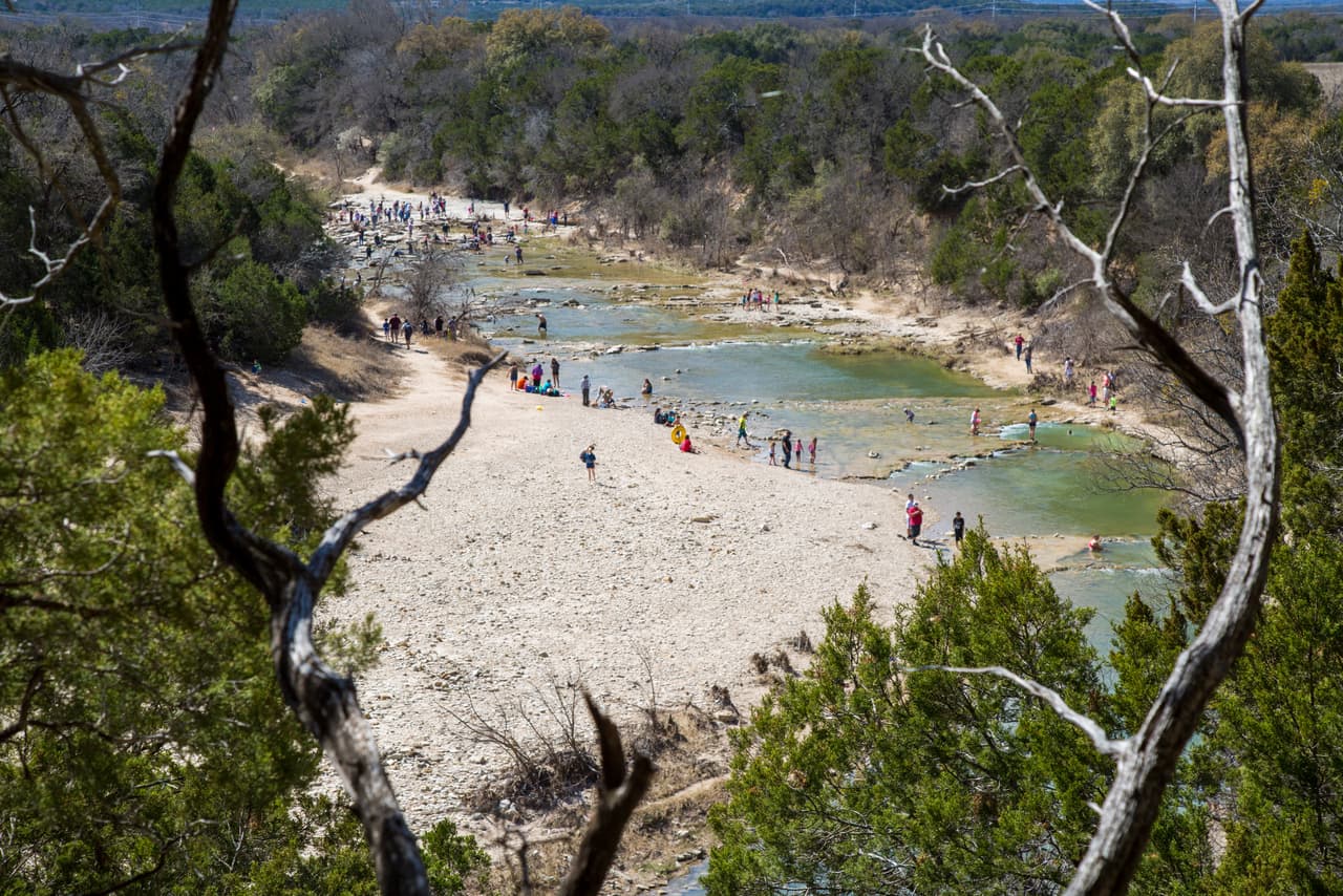 Sumergirse en las aguas del río Paluxi es otra de las atracciones del parque.