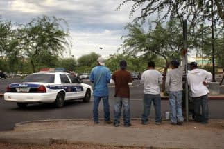 Un condado de Nuevo México prohíbe hacer cumplir leyes federales de inmigración