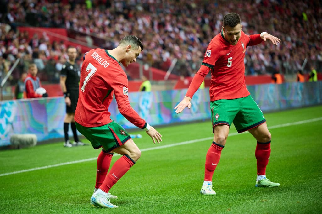 Cristiano Ronaldo anota en el triunfo de Portugal sobre Polonia