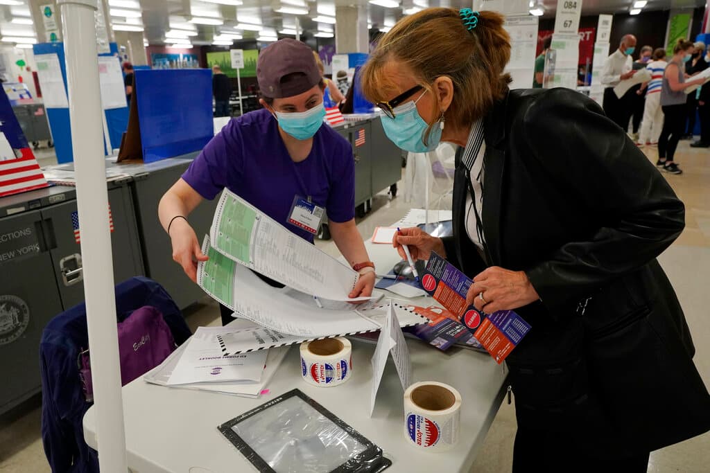 Primarias en Nueva York: Adams encabeza el conteo pero conocer un ganador puede tomar semanas
