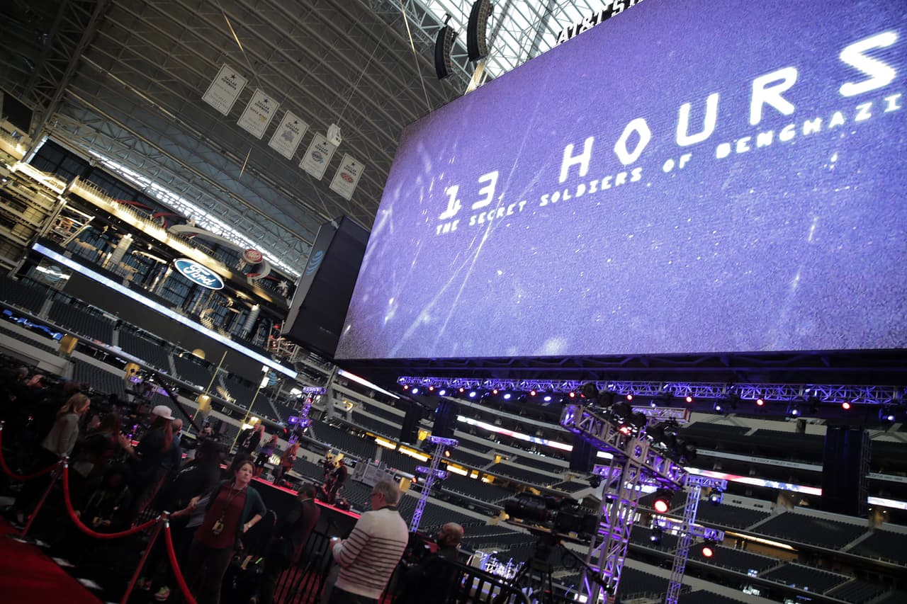 Película se proyectó en el AT&T Stadium en Arlington ante más de 25 mil espectadores