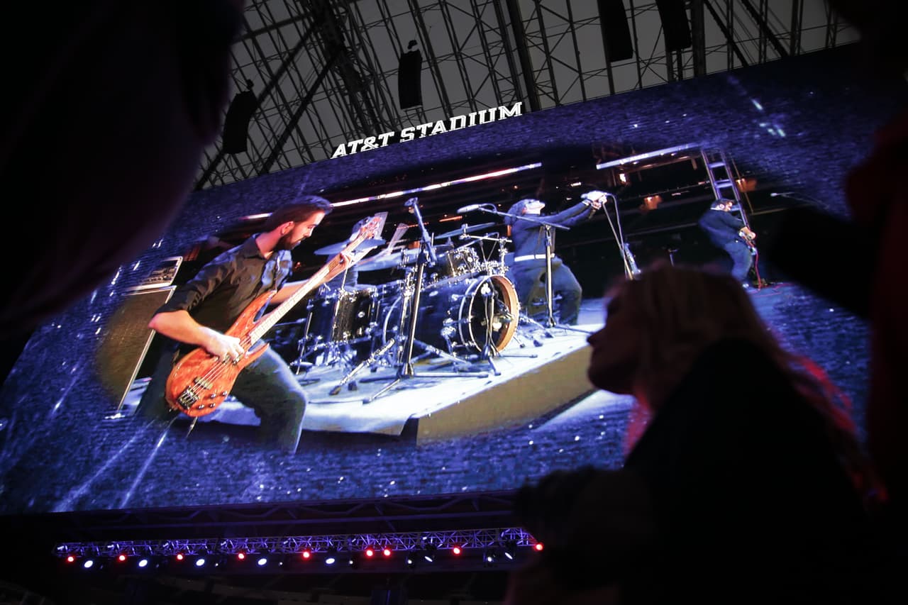 Película se proyectó en el AT&T Stadium en Arlington ante más de 25 mil espectadores