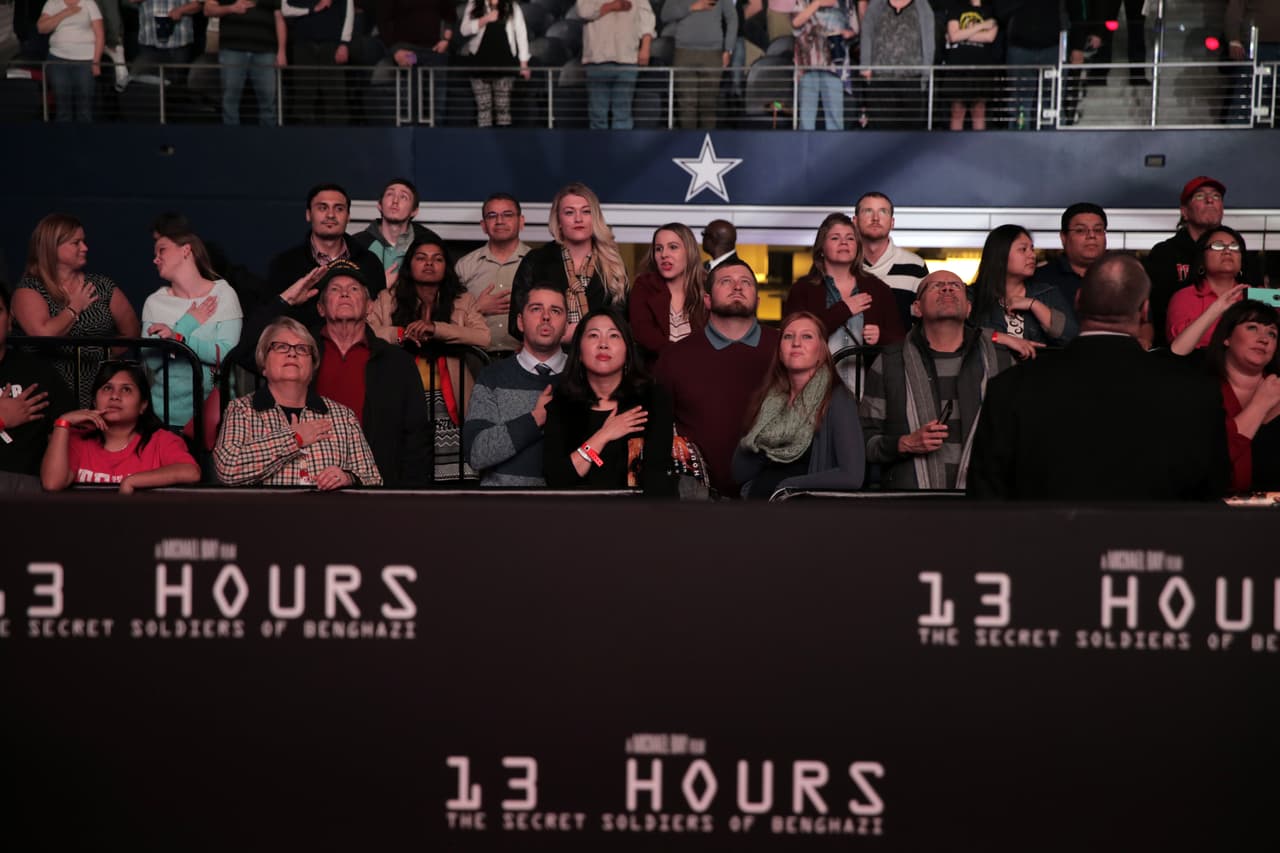 Película se proyectó en el AT&T Stadium en Arlington ante más de 25 mil espectadores