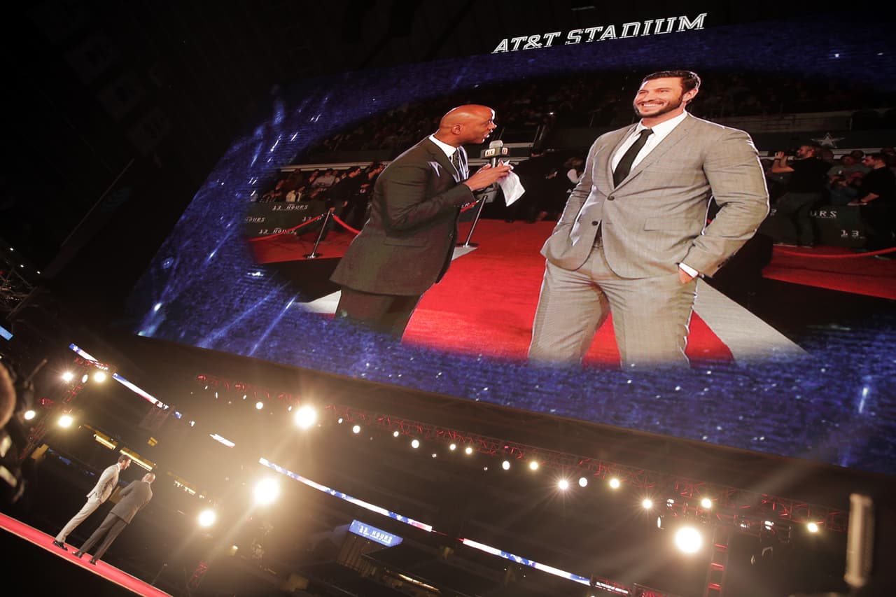 Película se proyectó en el AT&T Stadium en Arlington ante más de 25 mil espectadores