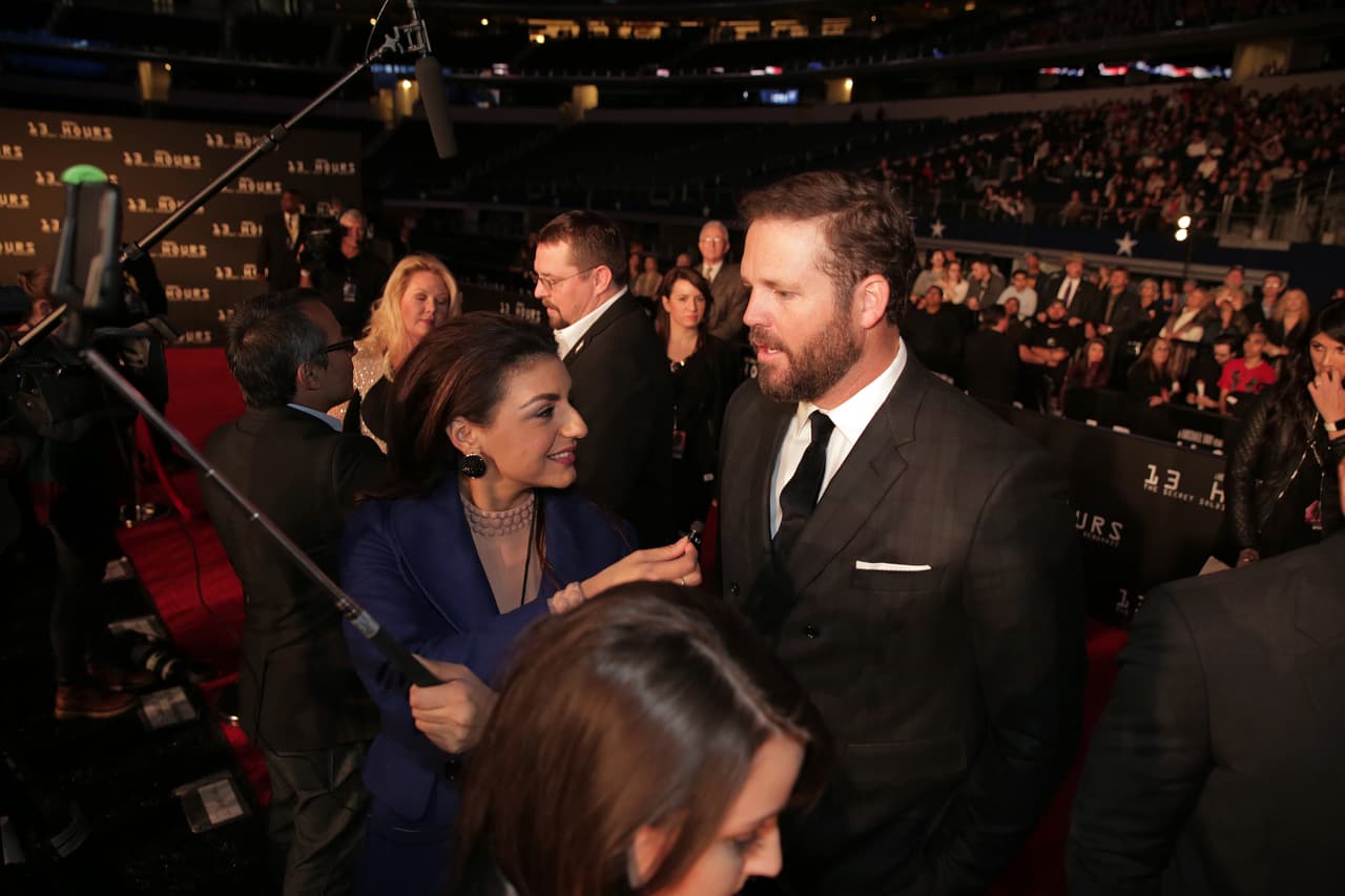 Película se proyectó en el AT&T Stadium en Arlington ante más de 25 mil espectadores