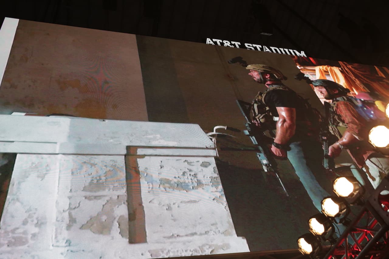 Película se proyectó en el AT&T Stadium en Arlington ante más de 25 mil espectadores