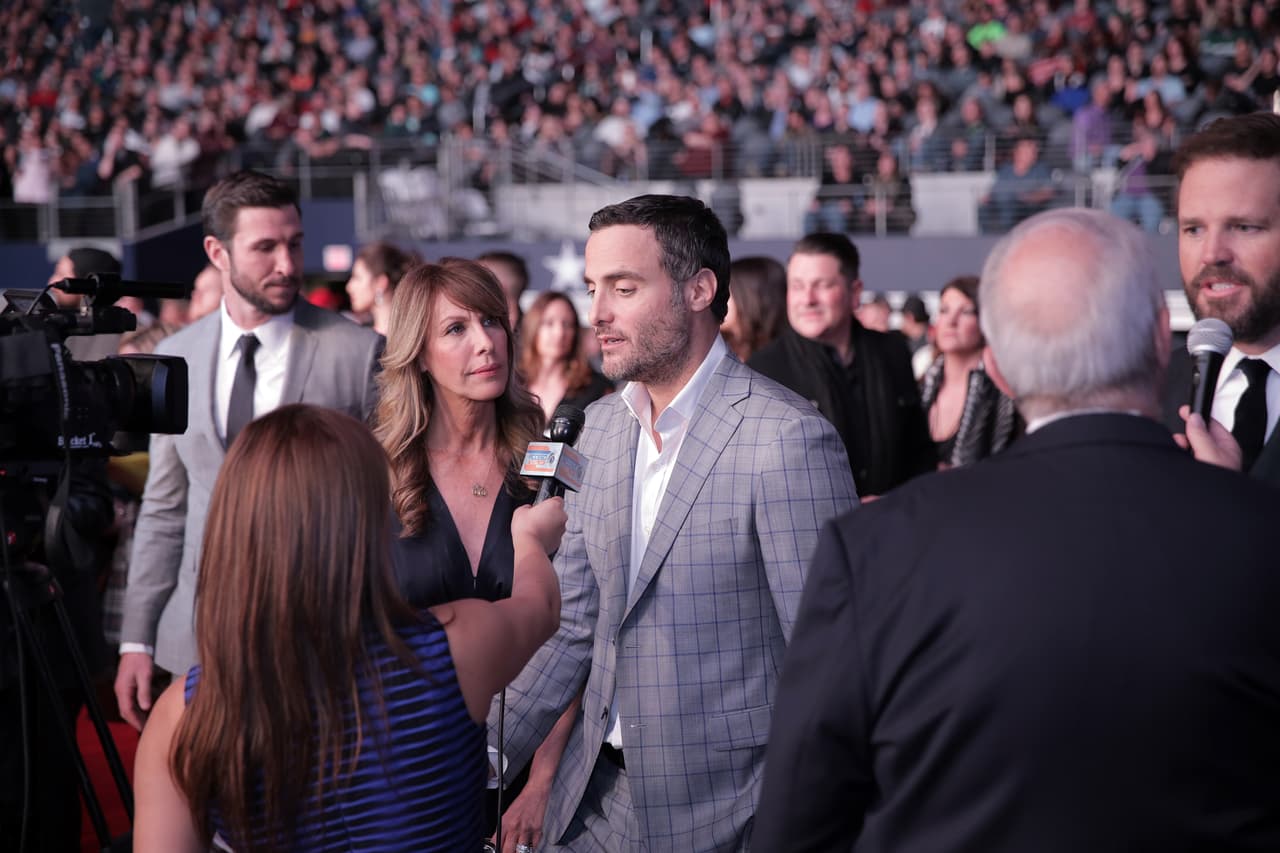 Película se proyectó en el AT&T Stadium en Arlington ante más de 25 mil espectadores