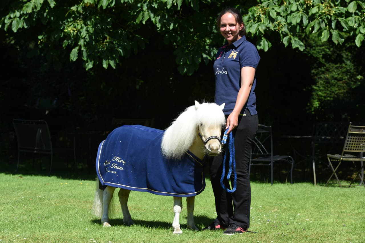 Un asilo recibió una pequeña visita inesperada.