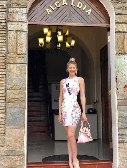 En el concurso local, Madison representó al pueblo de Toa Baja.